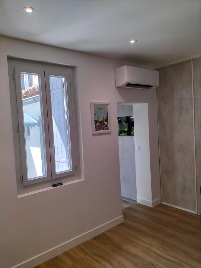 Studio Terrasse, Intra-Muros, Climatise Avec Wifi Avignon Exterior photo